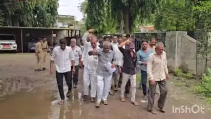 કુતિયાણા: હીરાભાઈ જોટવા બાબતે કુતિયાણા મામલતદારને આહીર સમાજ દ્વારા આવેદનપત્ર પાઠવવામાં આવ્યું
