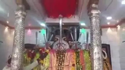 గుంతకల్లు: పట్టణంలో మొహరం పండుగను పురస్కరించుకొని కొలువుదీరిన పీర్ల స్వాములు, చావిడిలలో భక్తులకు దర్శనం