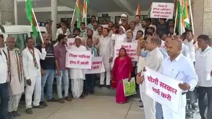मंझनपुर: स्कूल बंद कर गरीबों का भविष्य छीनना चाहती है योगी सरकार, कांग्रेसियों का आरोप, मंझनपुर में सौंपा ज्ञापन #jansamasya