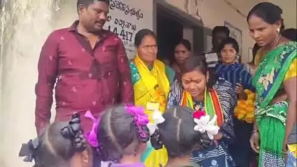 రాజవొమ్మంగి ప్రభుత్వ పాఠశాలలో మధ్యాహ్న భోజన పథకాన్ని పరిశీలించిన ఎమ్మెల్యే మిరియాల శిరీష దేవి