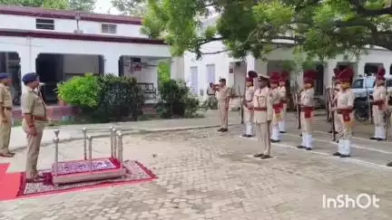 आरा: अपर पुलिस महानिदेशक का आरा में भोजपुर पुलिस कप्तान व अधिकारियों की मौजूदगी में गार्ड ऑफ ऑनर देकर किया गया सम्मानित