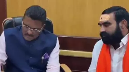 कळमनूरी: मुंबई येथे आ. संतोष बांगर यांनी घेतली परिवहन मंत्र्याची भेट,बाळापूर बसस्थानकात व्यापारी संकुलास मंजुरीची केली मागणी