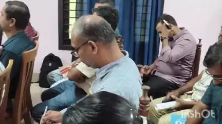 നിലമ്പൂർ: വികസന പ്രവർത്തനങ്ങൾ ചർച്ച ചെയ്യാൻ PWD റസ്റ്റ് ഹൗസിൽ ഉദ്യോഗസ്ഥരുടെ യോഗം വിളിച്ച് ആര്യാടൻ ഷൗക്കത്ത് എം.എൽ.എ