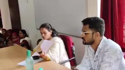 सुगौली: सुगौली के बीडीओ ने मतदाता सूची पुनरीक्षण के लिए आंगनबाड़ी सेविकाओं को दिया एकदिवसीय प्रशिक्षण