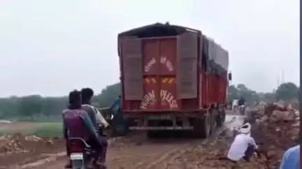 खागा: दांदो ब्रिज से अब हैवी वाहन दौड़ेंगे, रास्ता हुआ कंप्लीट, वैकल्पिक पुल बहने से थी समस्या: किशनपुर