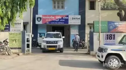 ખંભાળિયા: ખંભાળિયામાં હવામાં ફાયરિંગ નો વિડીયો વાયરલ થતા હાલ કેનેડા રહેતી યુવતી સહિત બે સામે નોંધાઈ ફરિયાદ