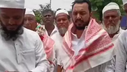 ఎమ్మిగనూరు: ఎమ్మిగనూరు : గోనెగండ్ల లో 10 లక్షల వ్యయంతో నిర్మించిన సి.సి రోడ్డు ను  ప్రారంభించిన మండల అధ్యక్షుడు నసరుద్దీన్..