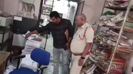 గన్నవరంలో సబ్ రిజిస్ట్రార్ కార్యాలయంలో చోరీ