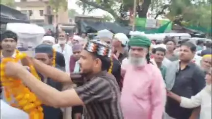 मोठ: गुरसरांय में हज़रत इमाम हुसैन की याद में निकाला गया अलम जुलूस