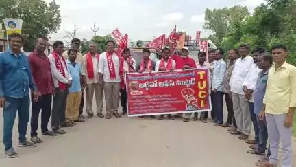 నారాయణపేట్: ఆటో కార్మికులపై ఆర్టీవో పోలీసుల వేధింపులు ఆపాలి: టియుసిఐ జిల్లా అధ్యక్ష కార్యదర్శులు ఎస్.కిరణ్, బి.రాము