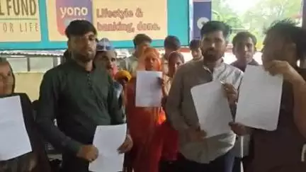 झांसी: ग्राम खैरा के पीड़ित परिवार ने जिलाधिकारी से न्याय की गुहार लगाई, विपक्षी बना रहे पुराने मुकदमे में राजीनामे का दबाव