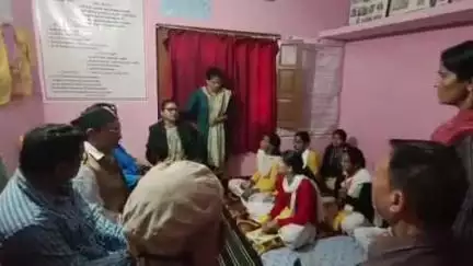 पिथौरागढ़: कुमोड़ में एएचटीयू एवं चाइल्ड हेल्पलाइन द्वारा भिक्षावृत्ति की रोकथाम हेतु जागरूकता कार्यक्रम चलाया गया