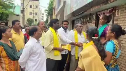 విశాఖపట్నం: విశాఖ జీవీఎంసీ 18 వ వార్డులో సుపరిపాలన తొలి అడుగు కార్యక్రమంలో పాల్గొన్న ఎమ్మెల్యే వెలగపూడి రామకృష్ణబాబు