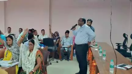 सिवान: जिला पदाधिकारी ने मतदाता सूची पुनरीक्षण कार्यक्रम के संबंध में बीएलओ को दिया दिशा निर्देश