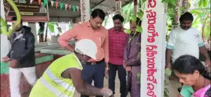పెద్దాపురం మండలం పలు గ్రామాలలో పారిశుధ్యం పారిశుద్ధ్య వాహనాలను పరిశీలించిన జిల్లా పంచాయతీ  అధికారి రవికుమార్.