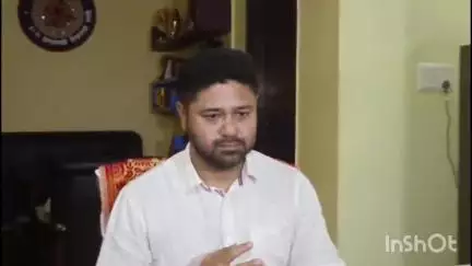 গুৱাহাটী: অসম জাতীয় পৰিষদৰ সভাপতি লুৰিণজ্যোতি গগৈৰ সংবাদমেল জয়ানগৰত,গীৰ গাই প্ৰশংগক লৈ সমালোচনা