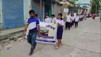 নাকাশিপাড়া: ধর্মদা প্রাথমিক বালিকা বিদ্যালয়ে প্লাস্টিক বর্জ্য কর্মসূচি রেলির মাধ্যমে