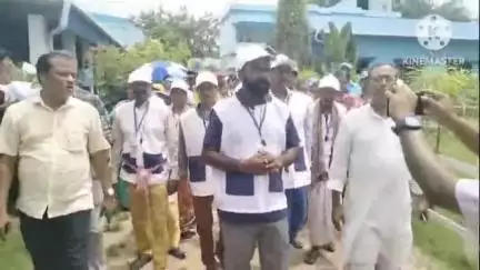 আরামবাগ: প্লাস্টিক দূষণের বিরুদ্ধে সচেতনতা গড়ে তুলতে গোঘাট-1 ব্লক ও পঞ্চায়েত সমিতির উদ্যোগে হল মিছিল, উপস্থিত BDO সহ অন্যরা