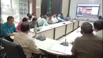 बुरहानपुर नगर: बुरहानपुर नगर निगम आयुक्त ने कार्यालय में कर्मचारियों के साथ बैठक, GRS सर्वे को लेकर दी जानकारी