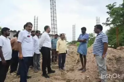 భూపాలపల్లి: ఇందిరమ్మ ఇళ్ల నిర్మాణ పనుల్లో వేగం పెంచాలి: ఎస్‌ఎన్‌ కొత్తపల్లిలో జిల్లా కలెక్టర్ రాహుల్ శర్మ