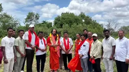 ಇಳಕಲ್‌: ಚಿಕ್ಕಕೊಡಗಲಿ ಗ್ರಾಮದಲ್ಲಿ ಗೋ ಶಾಲೆಯ ಸ್ಥಳ ವೀಕ್ಷಿಸಿದ ಮಹಾಂತಗಿರಿ ಸ್ವಾಮೀಜಿ