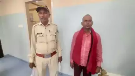 बिहार: 5 महीने से शराब मामले में फरार चल रहे व्यक्ति को चक दिलावर गांव से पुलिस ने किया गिरफ्तार