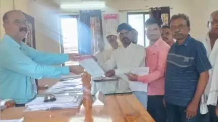 साक्री: विटांचे वाढलेले दर कमी करून न्याय मिळावा या मागणीसाठी पिंपळनेर अपर तहसील प्रशासनाला आदिवासी संघटनांनी दिले निवेदन