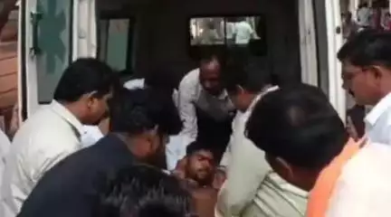 दर्यापूर: लेहगाव फाट्याजवळील अपघातातील जखमींच्या मदतीसाठी धावले आमदार गजानन लवटे