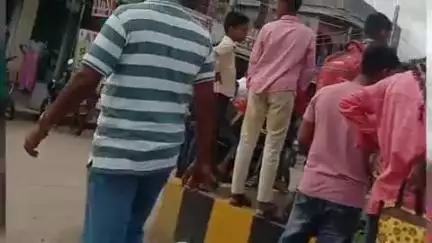 पैठण: विहामांडवा येथे एकाच वेळी दोन वाहनाचा अपघात, तीन जण जखमी