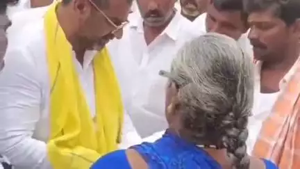 పత్తికొండ: పత్తికొండ మండలం చందోలిలో 'సుపరిపాలన తొలి అడుగు' కార్యక్రమాన్ని నిర్వహించిన ఎమ్మెల్యే శ్యాంబాబు