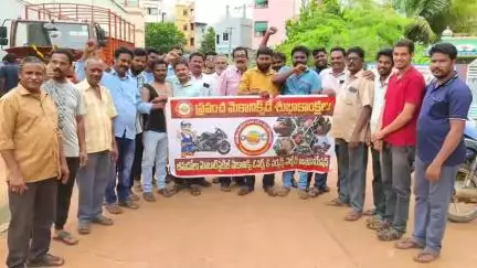 భీమడోలులో అంతర్జాతీయ బైక్ మెకానిక్ డే, మొక్కలు నాటి సేవా కార్యక్రమాలు చేసిన మెకానిక్‌లు