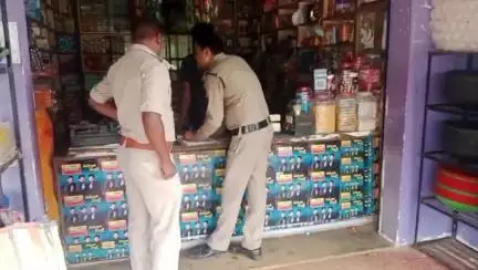 जशपुर: जशपुर पुलिस ने स्कूल-कॉलेज के पास तंबाखू बेचने वालों पर लिया एक्शन, 91 प्रकरणों में ₹18,200 का जुर्माना वसूला