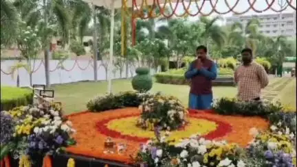 విశాఖపట్నం: ఎంవీవీఎస్ మూర్తి 87వ జయంతి సందర్భంగా ఆయన ఘాట్‌కు నివాళులర్పించిన తెలుగు శక్తి అధ్యక్షుడు రామ్