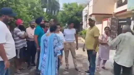 ਜਲੰਧਰ 1: ਜਲੰਧਰ ਦੇ ਹਰਦੇਵ ਨਗਰ ਵਿਖੇ ਮੁਹੱਲਾ ਨਿਵਾਸੀਆਂ ਨੇ ਇੱਕ ਚੋਰ ਨੂੰ ਕੀਤਾ ਕਾਬੂ ਇਕ ਹੋਇਆ ਫਰਾਰ