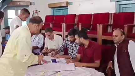 पौड़ी: त्रिस्तरीय पंचायत चुनाव में नामांकन के दूसरे दिन जिला पंचायत सदस्य पद के लिए हुए 19 नामांकन