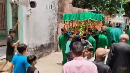 धनौरा: मंडी धनोरा के गांव फन्देडी में बड़ी धूमधाम से निकाला गया मोहर्रम का जुलूस, पुलिस रही तैनात