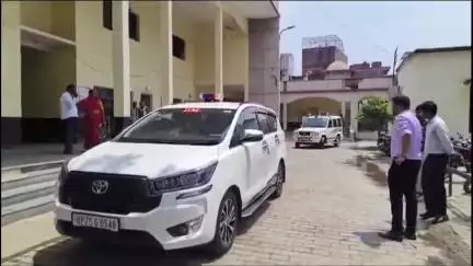 इटावा: सदर तहसील का डीएम ने निरीक्षण किया, समस्या मिलने पर संबंधित को दिए आवश्यक दिशा निर्देश, एडीएम व एसडीएम भी रहे मौजूद