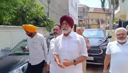ਅੰਮ੍ਰਿਤਸਰ 2: ਰਿਅਲਟੋ ਚੋਂਕ MLA ਕੁਵਰ ਵਿਜੇ ਪ੍ਰਤਾਪ ਸਿੰਘ ਨਾਲ ਮੁਲਾਕਾਤ ਕਰਨ ਪਹੁੰਚੇ, MLA ਸੁਖਪਾਲ ਖਹਿਰਾ ਧਾਲੀਵਾਲ ਅਤੇ ਸੰਜੀਵ ਅਰੋੜਾ ਤੇ ਦਿੱਤਾ ਬਿਆਨ