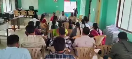 నర్సాపూర్: కౌడిపల్లి లో పంచాయతీ కార్యదర్శులతో సమావేశం నిర్వహించిన అధికారులు