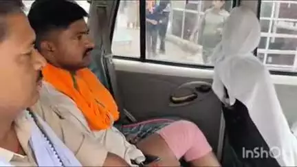 गोपालगंज: डुमरिया पुल से पुलिस को देखकर इनामी बदमाश ने लगाई छलांग, पुलिस ने बचाया, दोनों पैर टूटे
