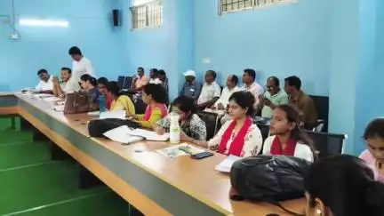 गोविंदपुर: गोबिंदपुर प्रखंड कार्यालय में BDO के निर्देशानुसार मासिक बैठक संपन्न, बालू नहीं मिलने से कई विकास कार्य बाधित