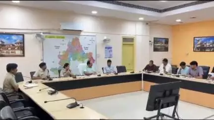 झालरापाटन: जिला कलक्टर की अध्यक्षता में मिनी सचिवालय में आपदा राहत गतिविधियों की समीक्षा बैठक आयोजित की गई