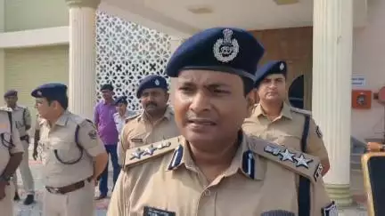 सारण जिला पुलिस बल के नव नियुक्त सिपाहियों को डीआइजी सारण, एसएसपी सारण द्वारा प्रदान किया गया