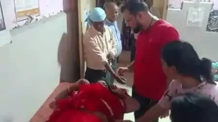 महाराजगंज: पटेल नगर में बस से उतरते समय महिला का पैर फिसलने से गिरकर गंभीर रूप से घायल, जिला अस्पताल किया गया रेफर