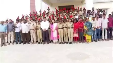 కరీంనగర్: ప్రకృతి వైపరీత్యాలు ప్రమాదాలు విపత్తు సమయంలో ఆపద మిత్ర వాలంటీర్లు ముందుండాలి : జిల్లా కలెక్టర్ పమేలా సత్పతి