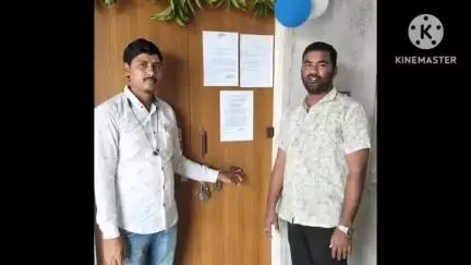 బాన్సువాడ: బాన్సువాడలో అనుమతి లేని పాఠశాలకు నోటీసులు జారీ చేసిన ఎంఈఓ నాగేశ్వరరావు