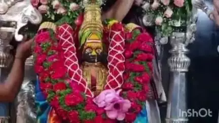 तुळजापूर: तुळजाभवानी मंदीर परिसरात तंबाखूजन्य पदार्थ खाऊन थुंकणाऱ्या 8 पुजाऱ्यांवर मंदिर प्रवेश बंदीची कारवाई