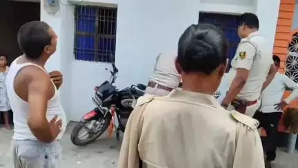 सोनपुर थानांतर्गत भिन्न भिन्न कांडों के वांछित अभियुक्तों के विरुद्ध सारण पुलिस की टीम द्वारा इस्तेहार तामिल कराया गया