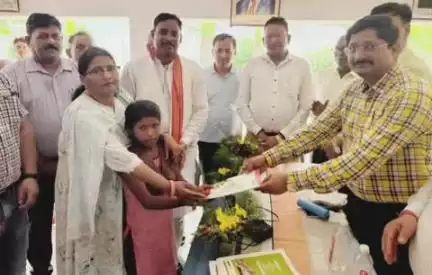 बांसी: बनकटिया में स्कूल चलो अभियान, पौधरोपण, संचारी रोग नियंत्रण और नव प्रवेशी बच्चों का स्वागत कार्यक्रम हुआ