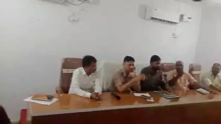 पुपरी: पुपरी अनुमंडल सभागार में मुहर्रम व श्रावणी मेला की तैयारी को लेकर शांति समिति की बैठक आयोजित